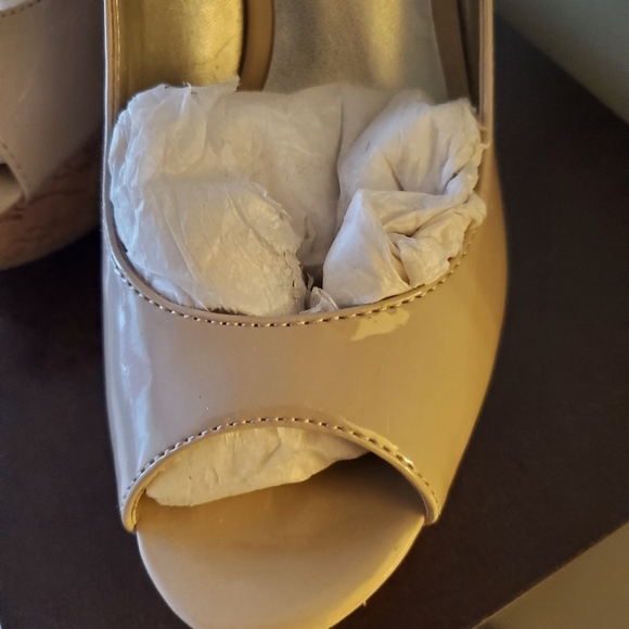 GUESS by Christin Natural Peep Toe Patent Leather Wedges- 8M - Picture 3 of 10